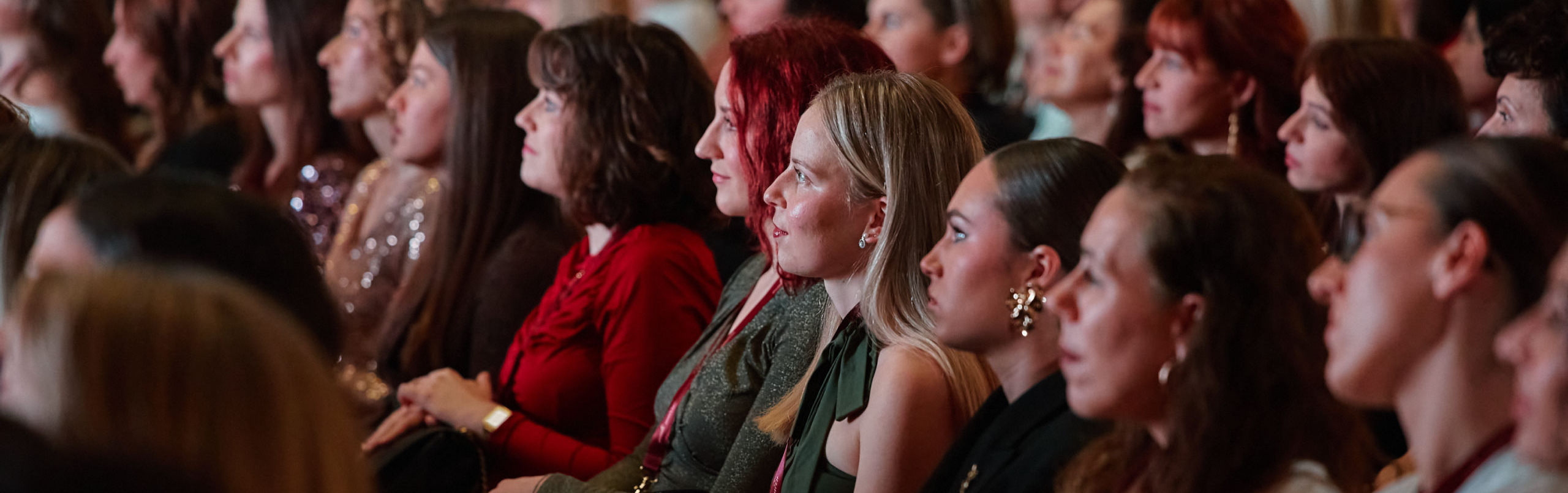 Polaznice meetupa slušaju predavanje